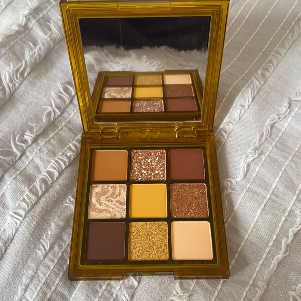 Huda Beauty Toffee Brown Obsessions palette
